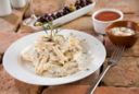 Penne con ricotta alle mandorle e funghi, per chi ama i primi piatti a base di formaggio