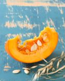 Carpaccio di zucca, un contorno vegetariano ideale per il pesce