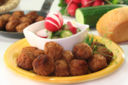 Polpette rustiche e patate alla paprika, un piatto semplice per il pranzo