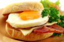 Panini con uova e prosciutto crudo per il picnic di Pasquetta