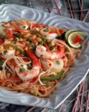 Spaghetti di riso e verdure con gamberi di Cotto e Mangiato