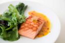 Tranci di salmone con salsa di verdure allo zafferano