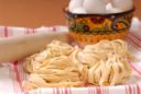 Pasta fresca fatta in casa: ricetta base con ingredienti e dosi