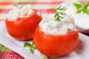 I pomodori ripieni freddi con formaggio cremoso