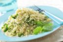 Bulgur con pesto, noci e mandorle