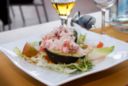 Insalata estiva di avocado e gamberetti