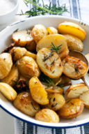 Patate al forno alle erbe aromatiche