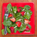 Insalata di spinaci e fragole con mandorle