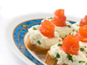 Come preparare le bruschette con ricotta e salmone