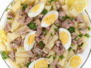 Insalata di pasta con tonno e uova sode al prezzemolo