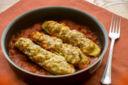 Barchette di zucchine ripiene di ricotta con passata di pomodoro