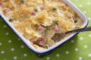 Farfalle gratinate con piselli e prosciutto