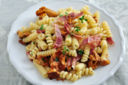 Fusilli con finferli e speck