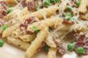 Penne con piselli e stracchino