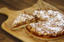 Crostata di mele con crumble alla cannella