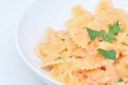 Farfalle al salmone con panna e senza: ricette