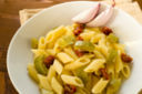 Pasta con zucchine e pomodori secchi