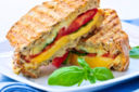 Panino con verdure grigliate e scamorza