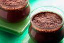 Budino al cioccolato al latte con pesche