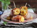 Rotolini di omelette avvolti nella pancetta