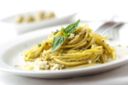 Tagliolini con pesto di rucola e anacardi