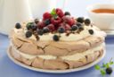 Ricetta pavlova al cioccolato e frutti di bosco