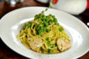 Spaghetti integrali con piselli e menta