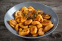 Gnocchi di zucca con cipolla caramellata