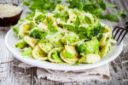 Orecchiette con salsiccia e broccoli