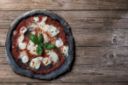 Pizza al carbone vegetale, ingredienti e ricetta