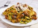 Tagliatelle paglia e fieno ai funghi