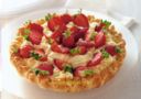 Crostata con mousse di cioccolato bianco e fragole