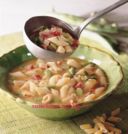 Zuppa di mezze penne lisce con fave e patate