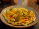 Penne con  crema di zafferano e zucchine