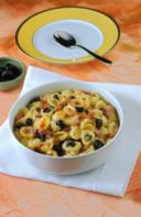 Gratin di pasta, pancetta e olive