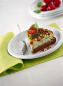 Torta alla crema di basilico con pomodori