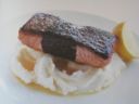 Salmone avvolto nell'alga Nori