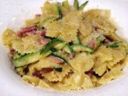 Pasta fredda con zucchine e pancetta