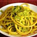 Spaghetti con crema di broccoli e pinoli