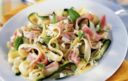 Pasta con prosciutto e zucchine