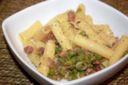 Maccheroni pancetta e piselli