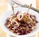 Involtini di tacchino con radicchio e nocciole