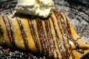 Crepes al cioccolato e gelato a vaniglia