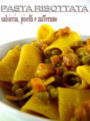 Pasta Risottata con Salsiccia, Piselli e Zafferano