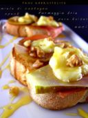 Bruschetta di Speck, Noci, Pere, Brie e Miele di Castagno