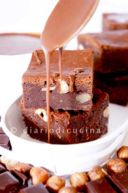 Brownie au Chocolat allo Sciroppo di Acero e Salsa al Cioccolato