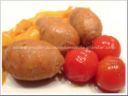 LE SALSICCETTE PICCANTI SI SPOSANO CON I PEPERONI E I CILIEGINI