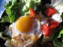 Insalatona con peperoni all’origano e uovo fritto!