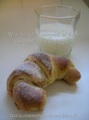 Mini brioches integrali al farro con confettura di fragole