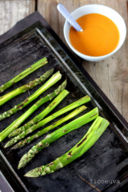 Asparagi alla piastra con "maionese di pomodorini"